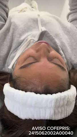 Recuerda que la hidratación facial en estos tiempos de frío es lo más importante, ¡agenda tu cita! 🤍 • • #cuidadodelapiel #hidratacion #facial #bhfyp #follow #medicinaestetica #cuidadofacial #skincare #beauty #SelfCare #Love #skin #facialhidratante #medicina #avbeautycare #avbeautyc #temoaya #xona #villa #toluca #metepec 