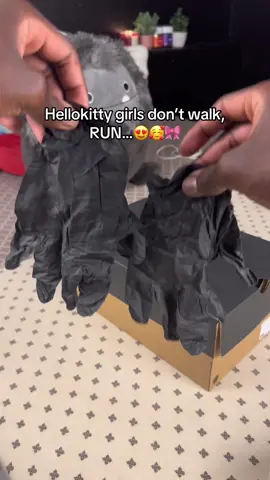 😍😍😍 #hellokitty #uggs #justagirl #viral #fyp #foryou #giftideas #trending 