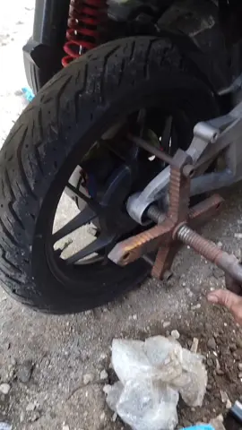 Halos maghapon daw si Idol sa Casa 2 hours binabad sa WD40 pagdating dito wala pa 5 minutes tanggal na yung mags at swing arm. Maraming salamat sa pagtitiwala!👨‍🔧👨‍🔧👨‍🔧 #StuckUpSwingArm #StuckupMags #IstakAp 