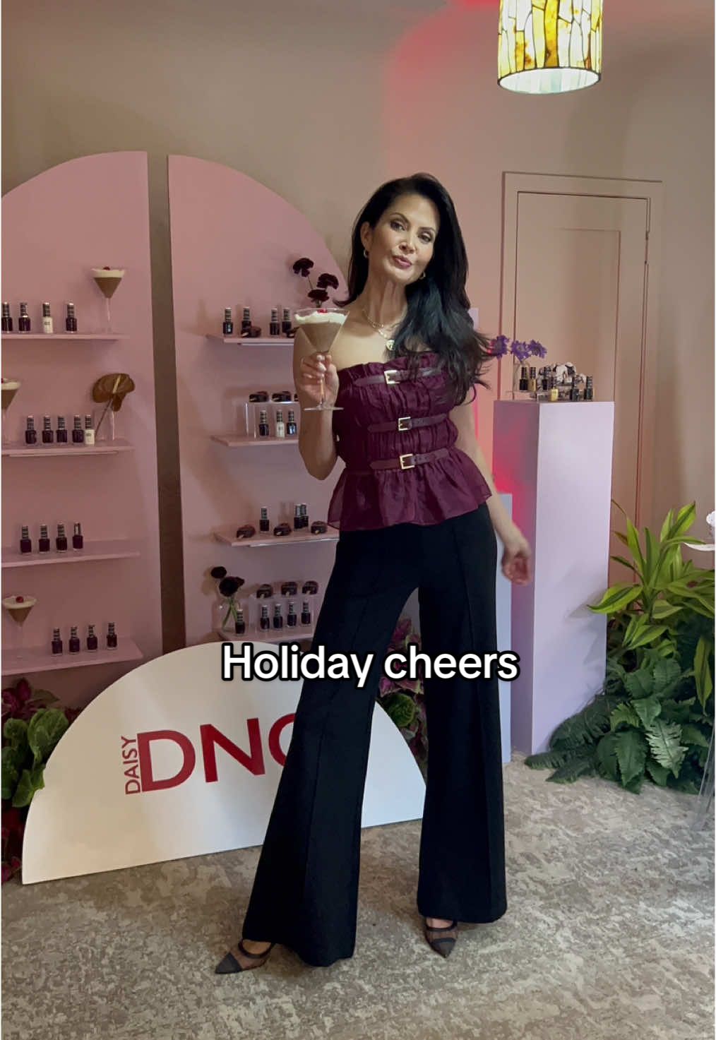 Holiday slaaay🍸 #yes #ok #slay #VoiceEffects #tiktoktrend #trendingsound #trending @dndgel @Shalla.nyc 