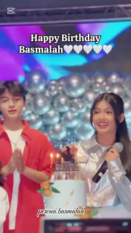 birthday party Mala🎉🎉 Hari dimana kamu bertambah usia yang ke 16 tahun,aku cuman bisa berdoa disini,semoga Mala selalu jadi orang yang baik yang aku kenal selama ini,karir kamu makin sukses dan terkenal ,makin banyak yang sayang sama Mala,kamu pantas mendapatkan nya ,karna kamu orang yang sangat humbel sama fans,teman ataupun yang lebih dewasa dari kamu,jadilah diri kamu sendiri,dan jangan hiraukan perkataan yang tidak suka dengan mu,aku disini selalu support Mala,semangat dan selalu bahagia menjalani aktivitas nya ,doa terbaik untukmu🤍🤍 @Basmalah Gralind @t0tallynotmala  #fyp #fypage #basmalahgralind  #masukberanda 