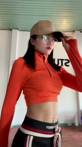 Kì ghê em  chưa kịp nhảy #Ellydancer #xuhuongtiktok #dancer #trending #nhaytiktok 