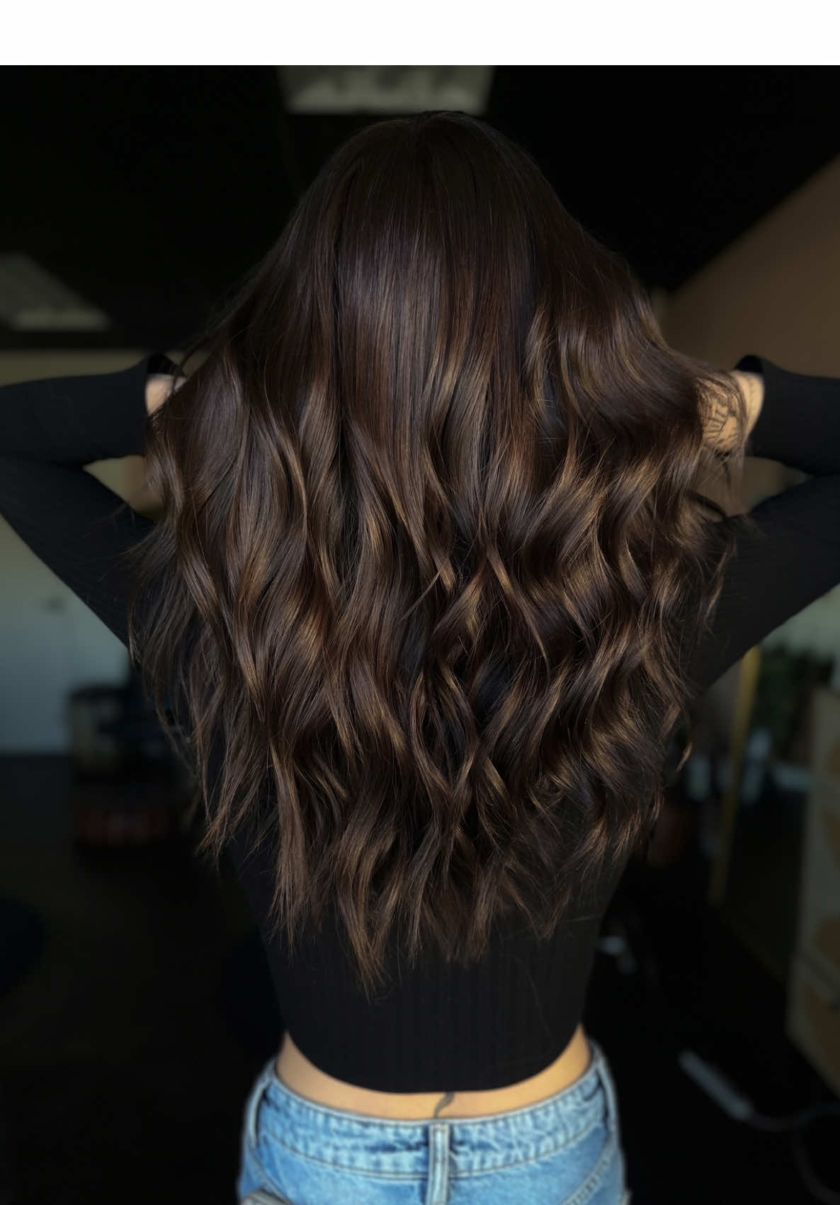 Chocolate mocha dream 🤎😮‍💨🎄 Holiday hair never looked so good  • • • #mochahair#holidayhair#dimentionalbrunette#behindthechair#quartzhillhair#661hair#lancasterstylist#igoravibrance#fypシ#explorepage 