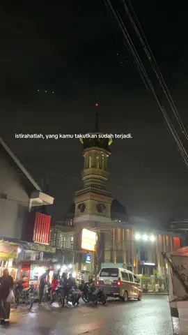 peluklah dirimu sendiri untuk segala hal yang membuat mu lelah.