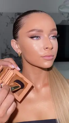Cream contour medium & New contouring brush  #makeup #foryou #fy #pourtoi #contour #contouring #makeuphacks 