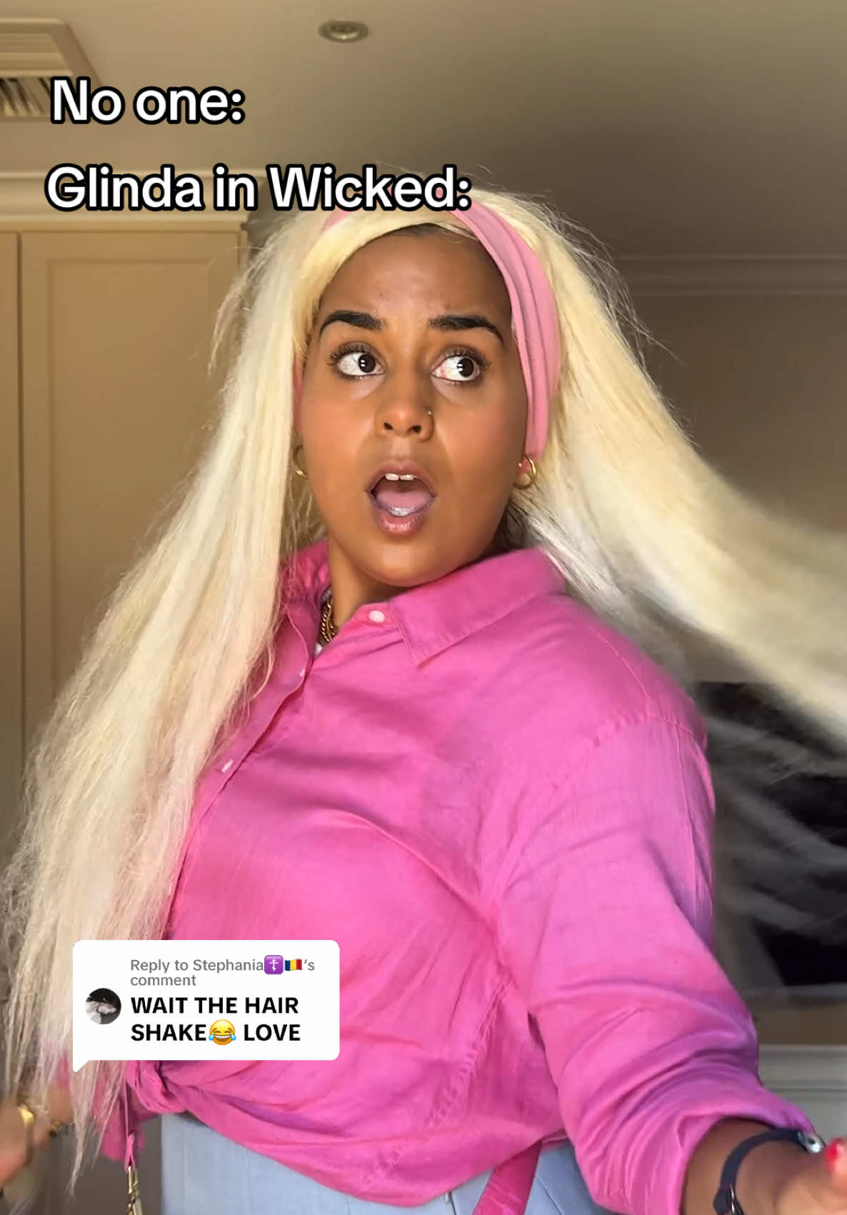 Replying to @Stephania☦️🇷🇴 TOSS TOSS 🤣👏🏾💕 || @The Costumery || #wicked #glinda #arianagrande  