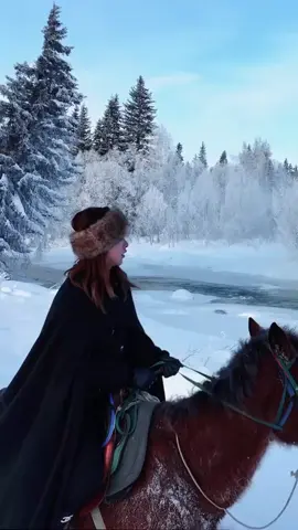 Trải nghiệm cưỡi ngựa giữa rừng tuyết trắng thơ mộng ở Tân Cương nà😝❄️  #china #snow #tourtrungquoc #fyp #xuhuong