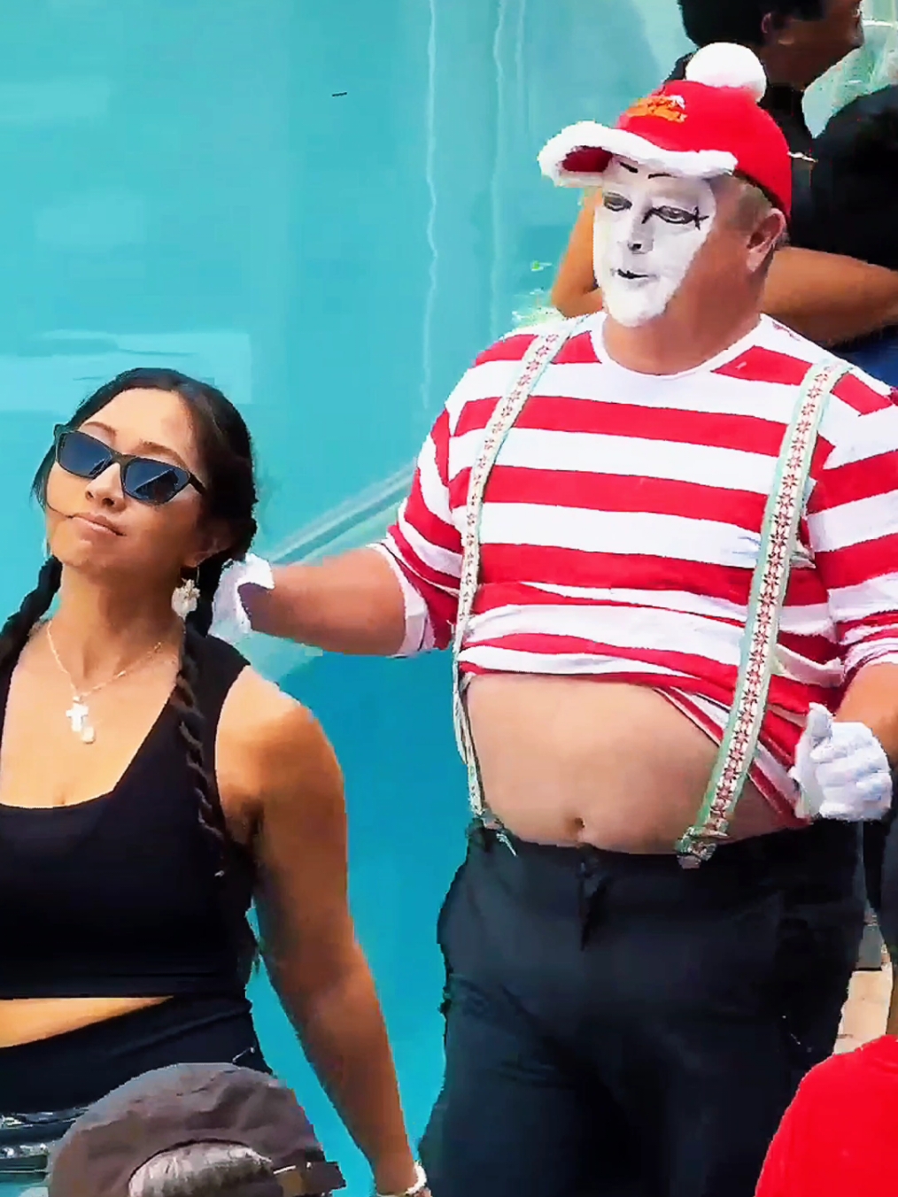 Soo Funny #lol #tomthemime #totanthemime #soathemime #soamime #mime #tomtheseaworldmime #seaworldmime #funartist #thebestoftom #bestreactionprank #funvibes #totanthemime #foryou #fyp 