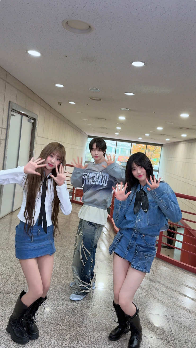 #마지막축제챌린지 🎉 with #CHOIJUNGEUN #최정은 #KOKO #코코 @izna (이즈나) #izna #이즈나 #KYUNGMIN #경민 #TWS #투어스 #247WithUs #Last_Bell #마지막축제 #Last_Festival #NewMusic