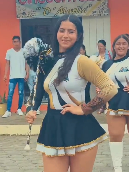 la  bastonera jamense bonita de manabi #bastoneras #cachiporreras🇪🇨 #manabas  #bailando #danza #jamamanabiecuador😊❣️ 