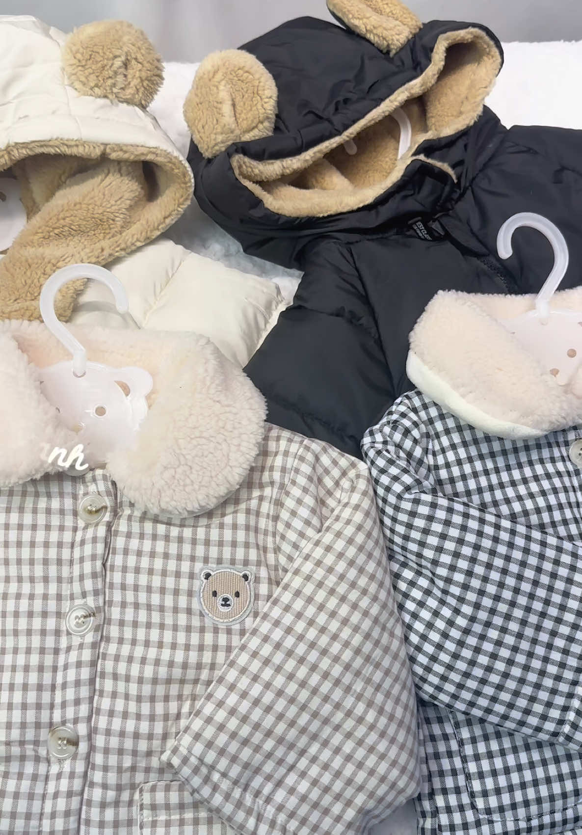 Hẹn các mom ngày mai lại săn giá siêu zẻ trên live nhà em nhaaaa  Mẫu em mới về được số lượng ít thui ạ 😚 #mimbebi #aokhoacembe 