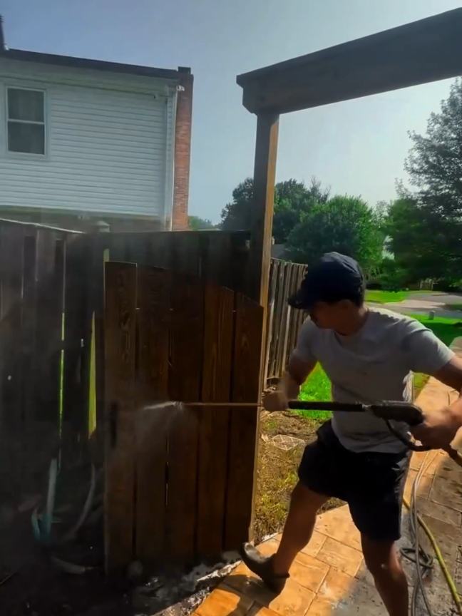 It's just pure satisfaction #pressurewashing #pressurewashingbusiness #pressurewasher  #satisfyningvideos #powerwash  #powerwashing 