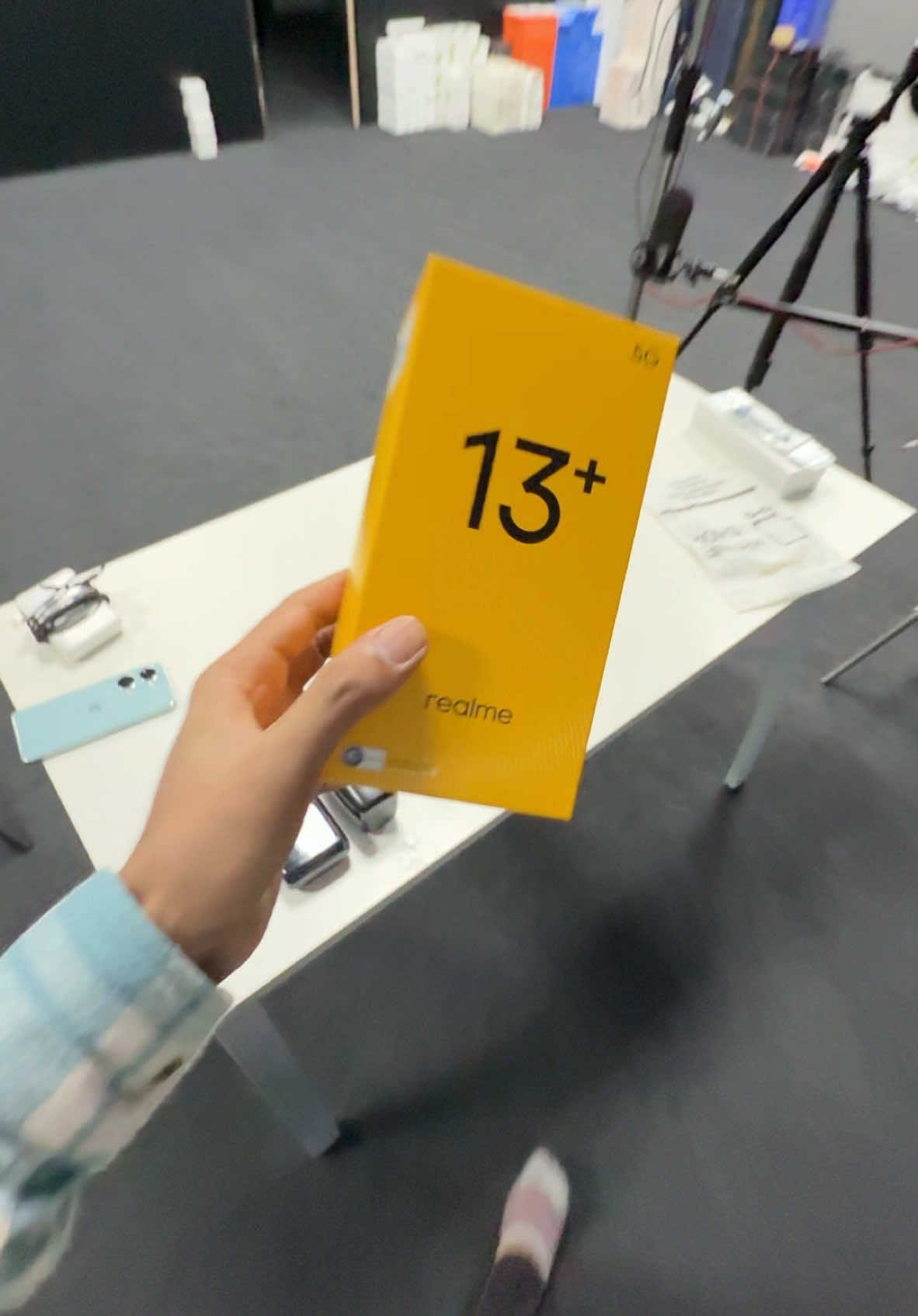 Realme 13+ 5G Quick Review ✅ #samajhkayseekho #LearnOnTikTok #realme13plus5g #unboxing #Tech 