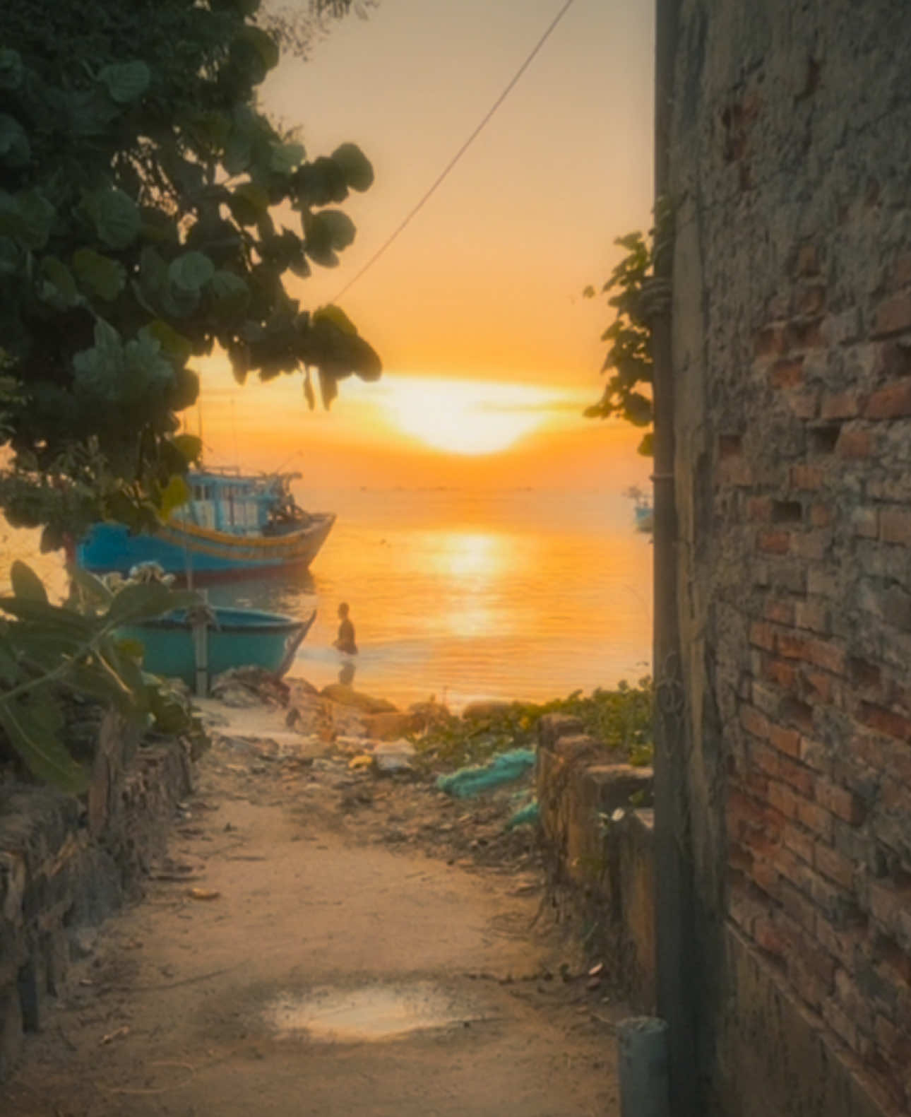 Sunset #sunset #muine #langchaimuine #muinephanthiet #alleyhousemuine #beach 