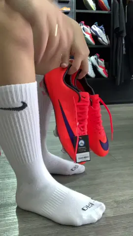 Lại về mẫu mới cho anh em . Mercurial Vapor 8 FG cho anh em sân tự nhiên#giay #giaydabong #bongda #giayfg #giaydabongsantunhien #longsport #mercurial 
