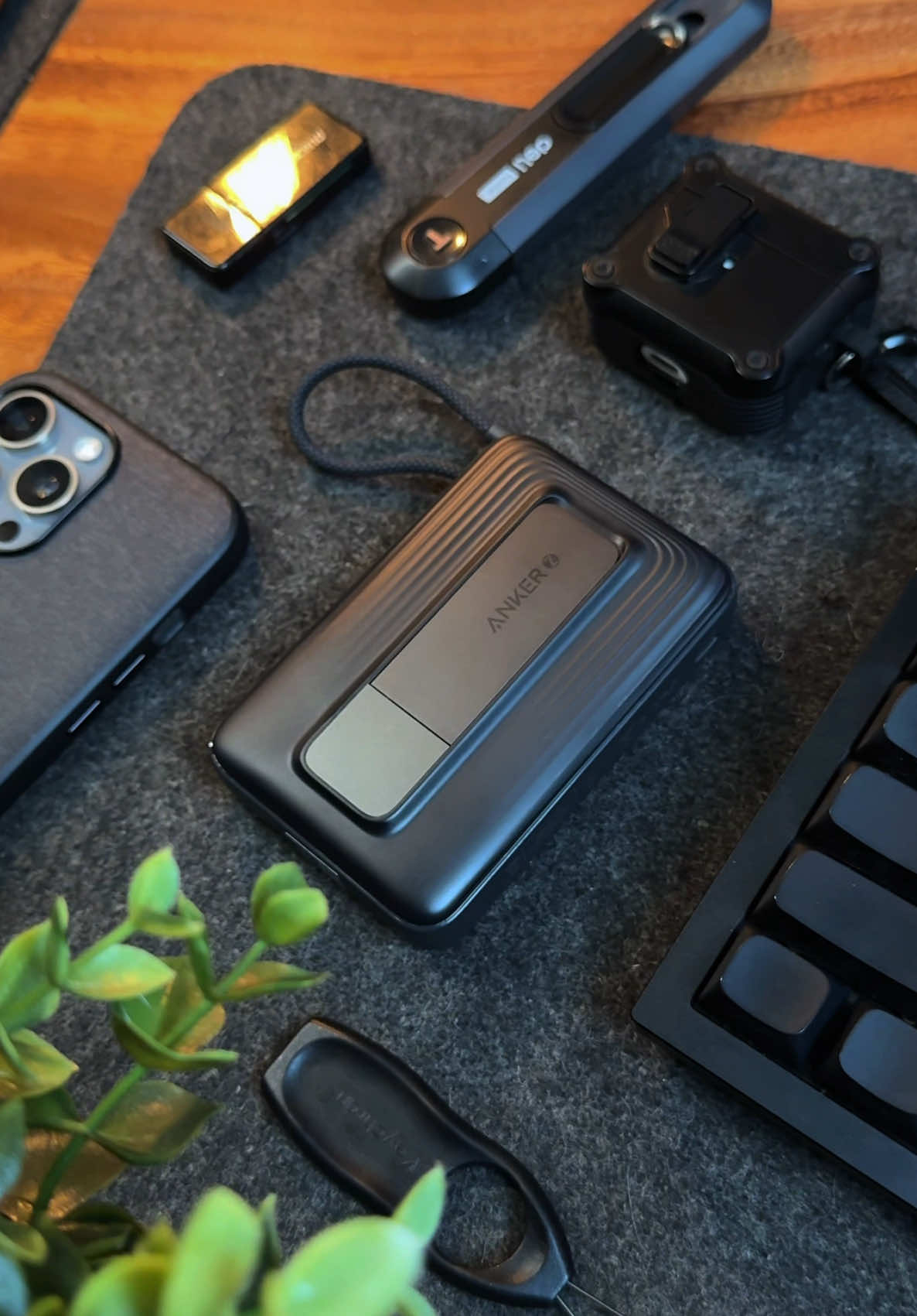 Anker Zolo Magnetic Power Bank 😍 มาพร้อม Magsafe และสายชาร์จ Type C  ชาร์จเร็วสูงสุดถึง 30W พกพาง่ายกับความจุถึง 10000mAh 🔋❤️ @Anker Thailand Store  #เพาเวอร์แบงค์ #เพาเวอร์แบงค์ชาร์ตเร็ว #anker #ankerthailand #ankerpowerbank #magneticpowerbank #fyp 