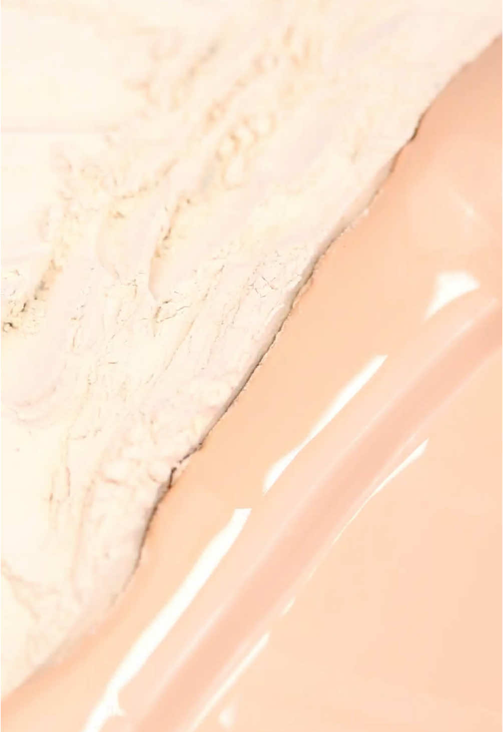 А тебе нравится текстура пудры Solaris с SPF 30 и тона Superfluid? 💫  #InfluenceBeauty #Красота #Бьюти #Makeup