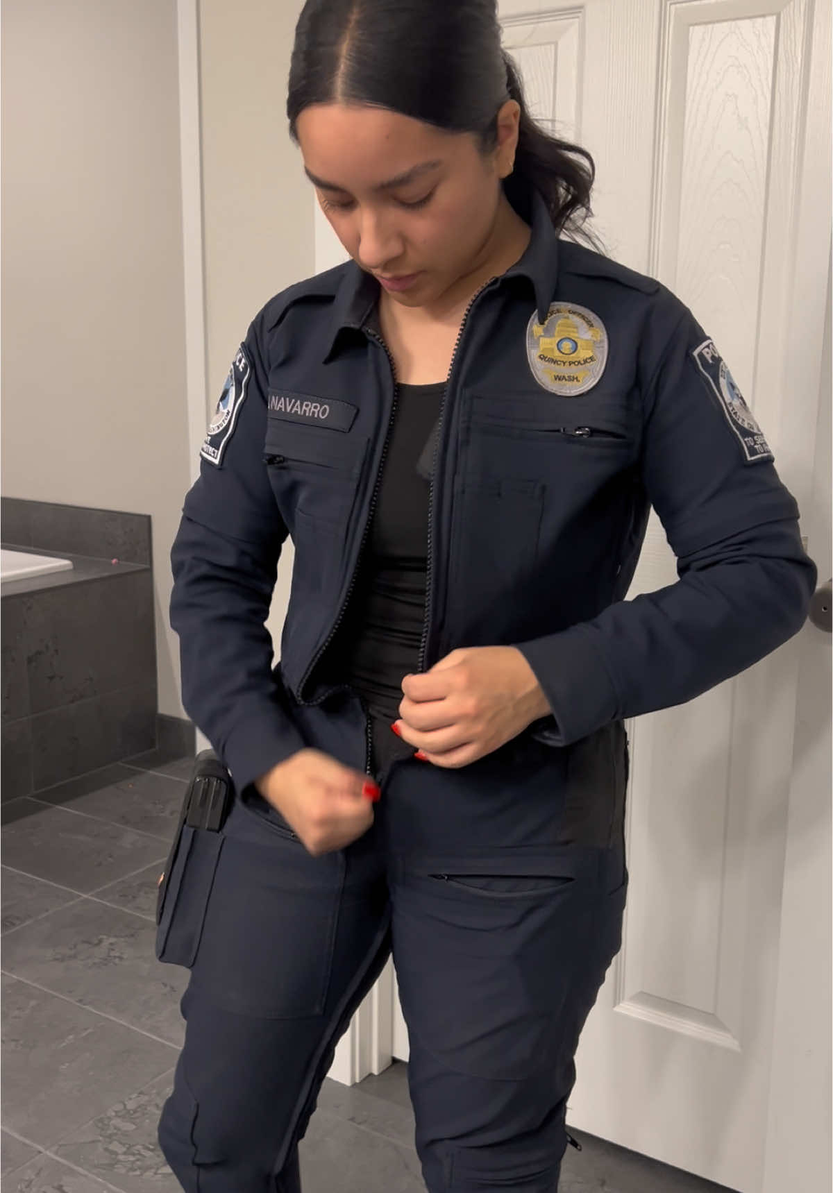 GRWM 👮🏻🎀 #fyp #fyppppppppppppppppppppppp #fypシ゚viral #fypage #paratiiiiiiiiiiiiiiiiiiiiiiiiiiiiiii #paratiii #paratiii #paratipage #latina #police #femaleofficer #policeoftiktok #oficial #grwm #work #copsoftiktok #policehumor 