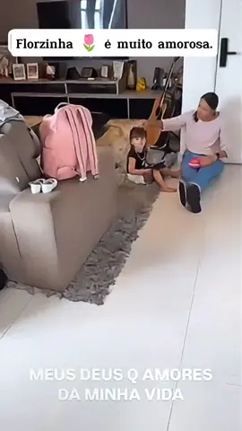 Florzinha foi da um abraço na Virgínia.#Virginia #Florzinha #MariaAlice 
