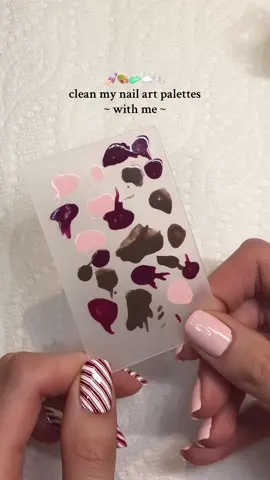 time to clean my nail art palettes! 🎨🖌️🧼 #cleaningtiktok #cleaningtok #nailvideos #nailtutorials #satisfyingvideo #satisfyingvideos #satisfyingcleans #satisfyingcleaning #fyp #nailartist #athomenails 