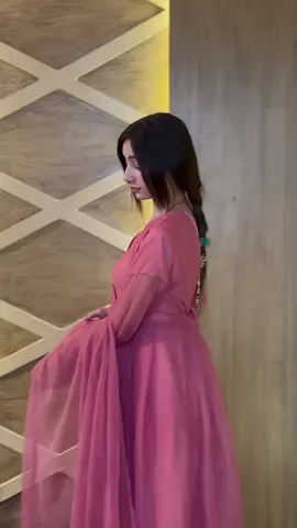 👗 by @v.c 🛍️ #aneezafam 