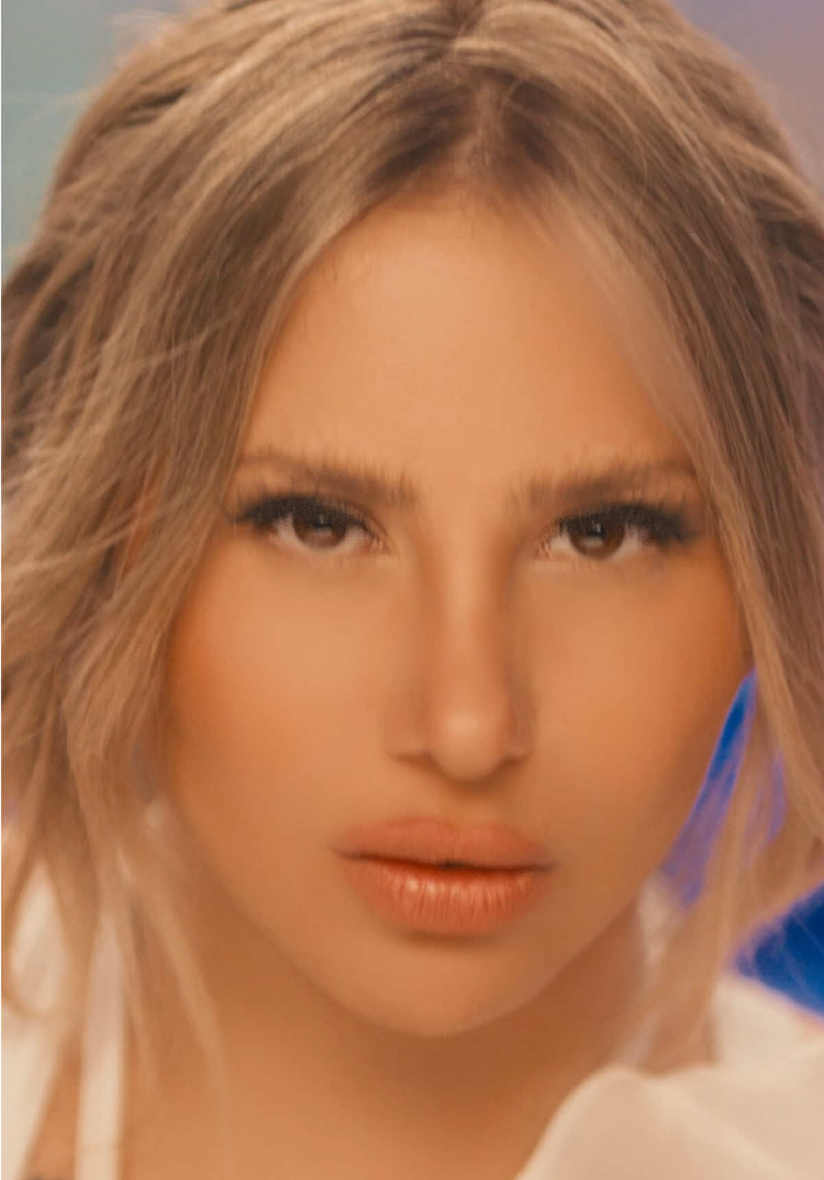 أنا غيركم ودايماً فارقة عنكم كتير 😌 لما بظهر وبحضر كله مني يغير😎 كليب أغنية #ماما_المجال ل #راكيل_نخول تشوفوه على قناتها في يوتيوب 🎶 #Watary | @raquel 
