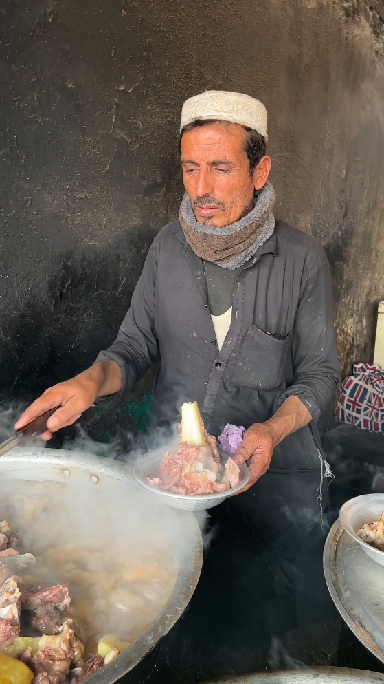lal Chapur Rosh Hotel | Karkhanu Market Peshawar | Beef Rosh                    #beefrosh #lalchapur #streetfood #kpfooddiaries 