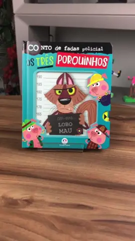 Conto de fadas policial? Aqui temos! E você, leitor(a), tem o poder de escolher se o personagem é culpado ou inocente. Nessa releitura do clássico “Os três porquinhos”, há um mistério a ser resolvido em Contópolis. Ative o modo detetive e procure as pistas nas imagens. Depois, siga as rimas e resolva o crime. Confira o vídeo com mais detalhes da edição. Conto de fadas policial - Os três porquinhos ISBN: 9786526112571 E aí? Você acredita no Lobo? Decida se ele deve ou não ficar livre!  O lançamento está disponível em nosso site.  #cirandacultural #oatresporquinhos #contodefadas #literaturainfantil #contosclassicos #lancamento 