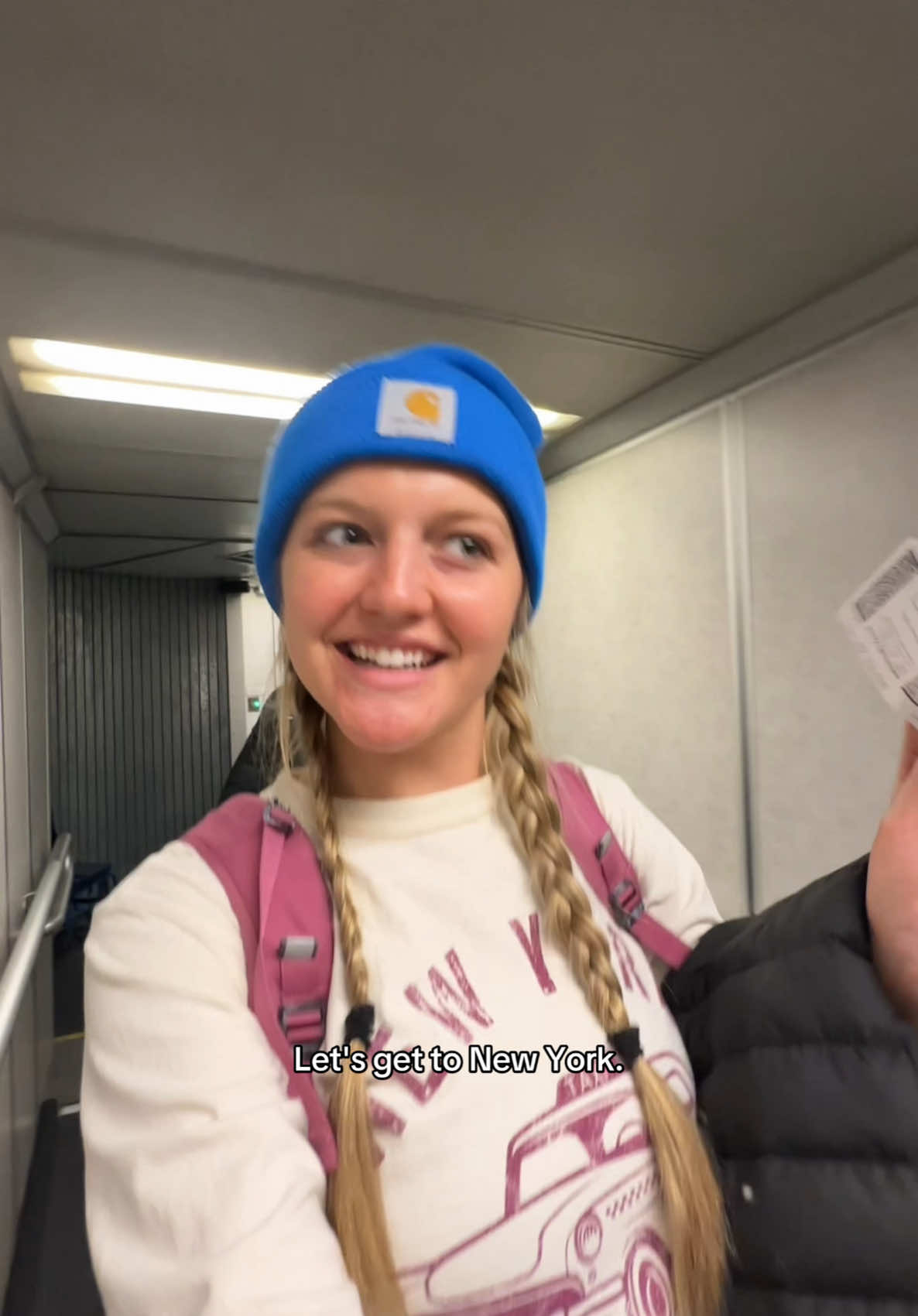 Stay tuned for lots of NYC content 🛩️🍎🎄 #travelvlog #travelwithme #chicagotonewyork #thebigapple #nyc #travelday #HomeAlone #girlstrip #postgrad 