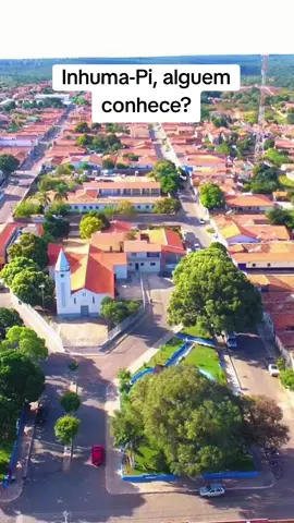 Inhuma, no Piauí, é uma cidade acolhedora do interior, conhecida por sua cultura tradicional, fé religiosa, belas paisagens naturais e a simplicidade de sua vida cotidiana.