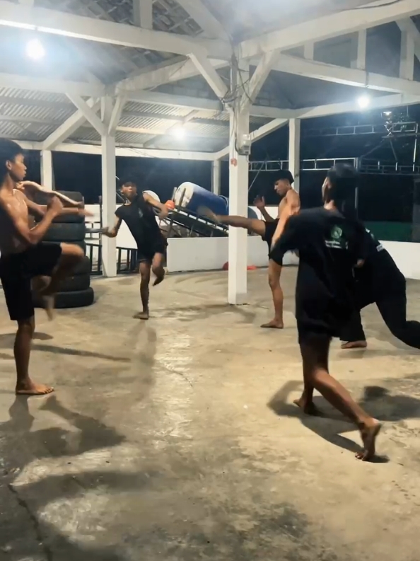kita usahakan! sebelum mereka kehabisan waktu dan tak pernah melihat mesin tempur ciptaan nya melaju kencang  #pencakdor #muaythai #kickboxing #ibcamma #pagarnusaindonesia #pagarnusatuban🔱 #pagarnusabubutan #timsliyut 