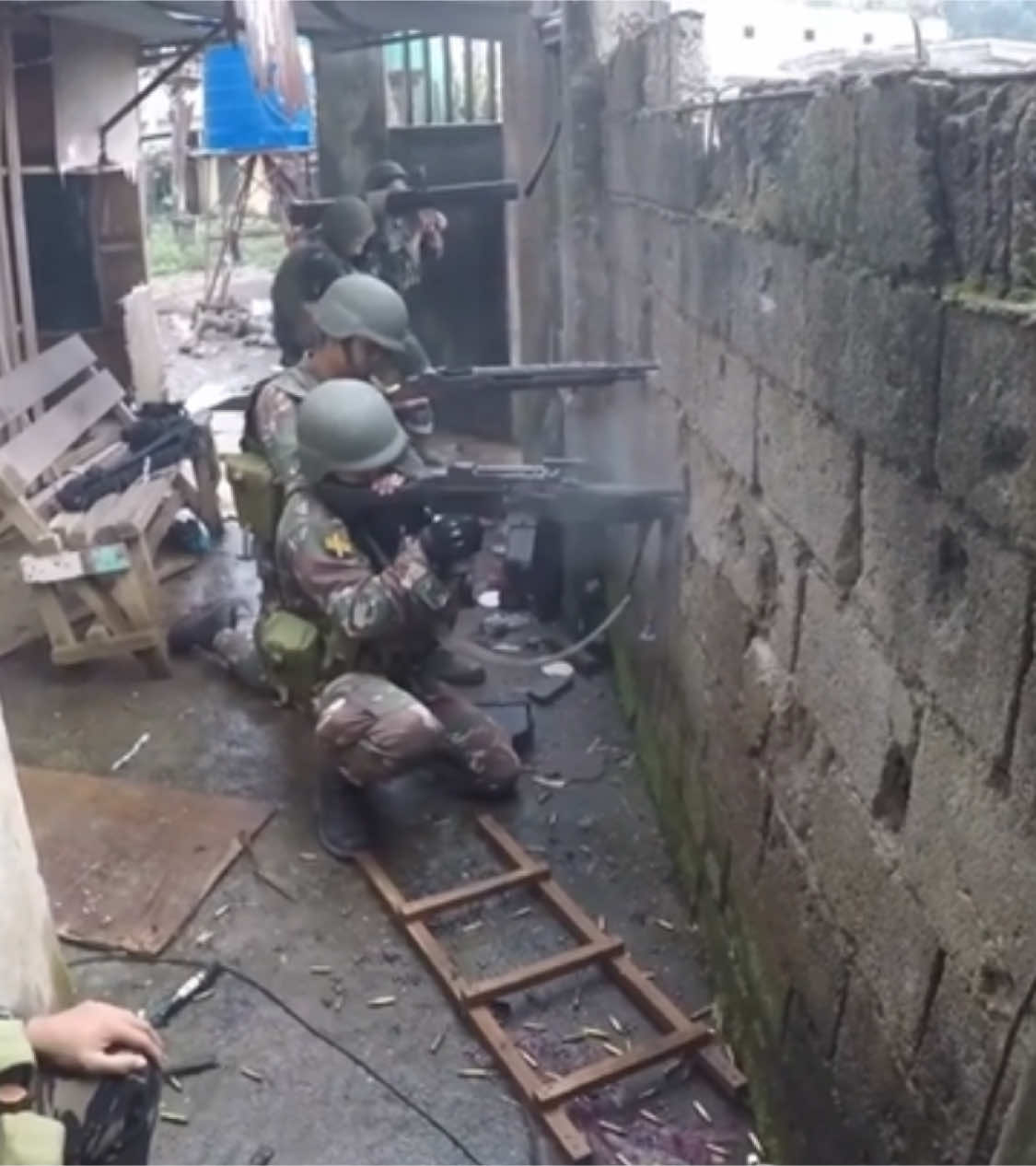 Phillipines 🇵🇭 Army Special Forces Regiment (Airborne) during the Marawi Seige. (Marawi City, 2017) #Phillipines🇵🇭 #PhillipinesArmedForces #PhillipinesGroundForces #ArmedForcesOfThePhillipines #Army #Airborne #SpecialRegiment #Marawi 