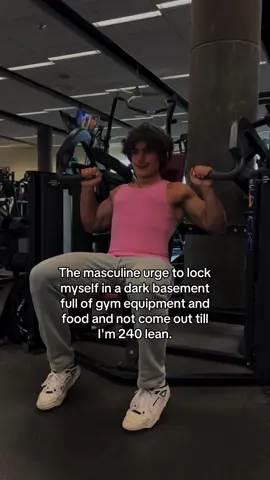 Just the old gym equipment and me #gym #GymTok #shoulders #gymbro #gymrelatable #gymrat #tren 
