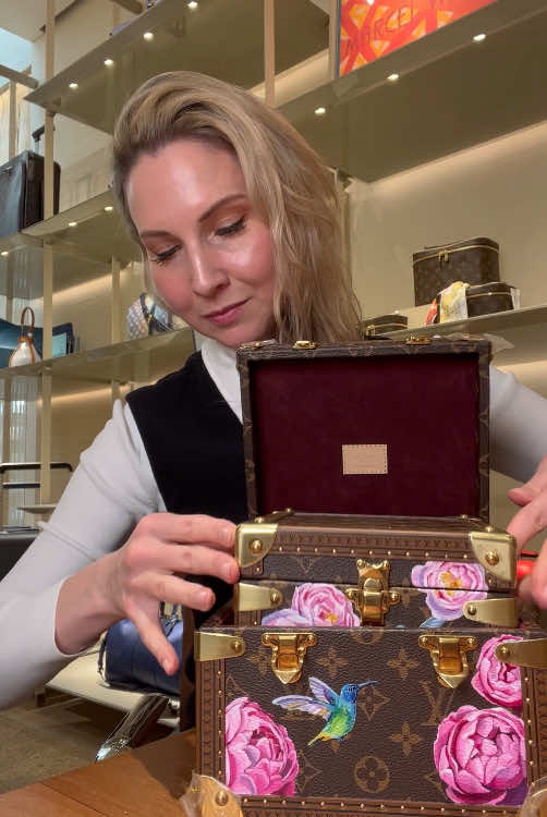 And that’s a wrap! 🎨🌹 #louisvuitton  #louisvuittonartisan #louisvuittonartist #art #artistsoftictoc #custom #handpainting  #jeanine_artisan