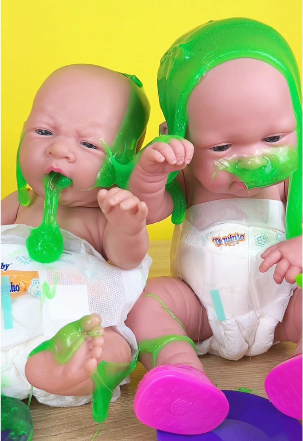 Que bagunca! As bebês foram direto para o banho 💦🧽🛁 #dolls #asmr #satisfyingvideo #toys #funny 