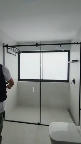 Puerta de ducha Sistema Euro Black  cotiza el tuyo ahora 👷🏻‍♂️ 📲 902 055 674 #puertadeducha #mamparadeducha #sistemaeuro ##vidriotemplado #aceroinoxidable #limaperu🇵🇪 