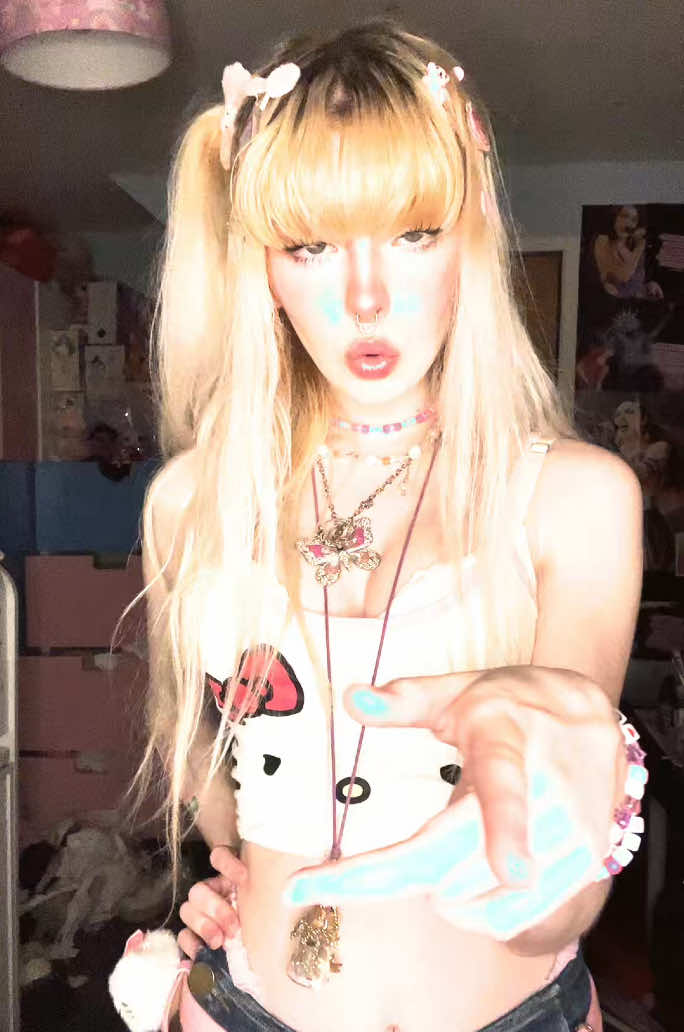 My spotify wrapped was lowkey embarrassing ngl #fyp #bimbo #kawaii #hellokitty #genderfluid #lesbian 