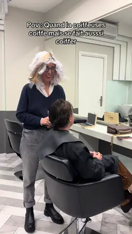 Avoir le temps pour se coiffer est difficile en tant que coiffeuse donc on le saisit quand ya moin de clients .. Des mèches pour Martine 😂 #coiffeur #coiffure #coiffeuse #cheveux 