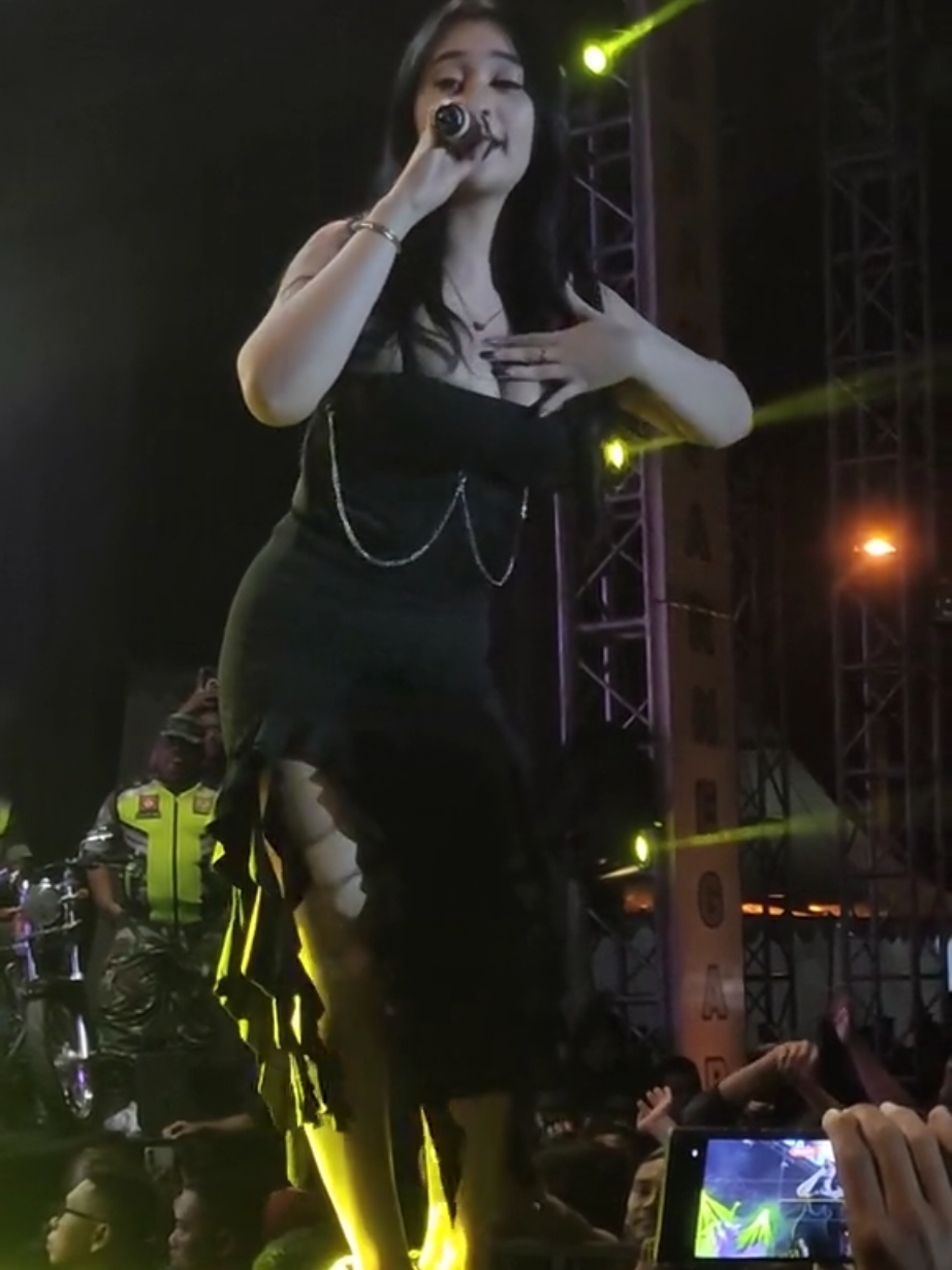 Mbak Anggun #angguncantika #biduandangdut #dangdut #tobrut #fakebody #fyp 