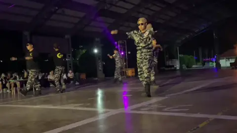 聽說 每個人國中高中都看過這個舞蹈 #藏獒教官 #fyp #生活 #newface #教官舞 #隔宿露營 #公民訓練 #領隊人生 