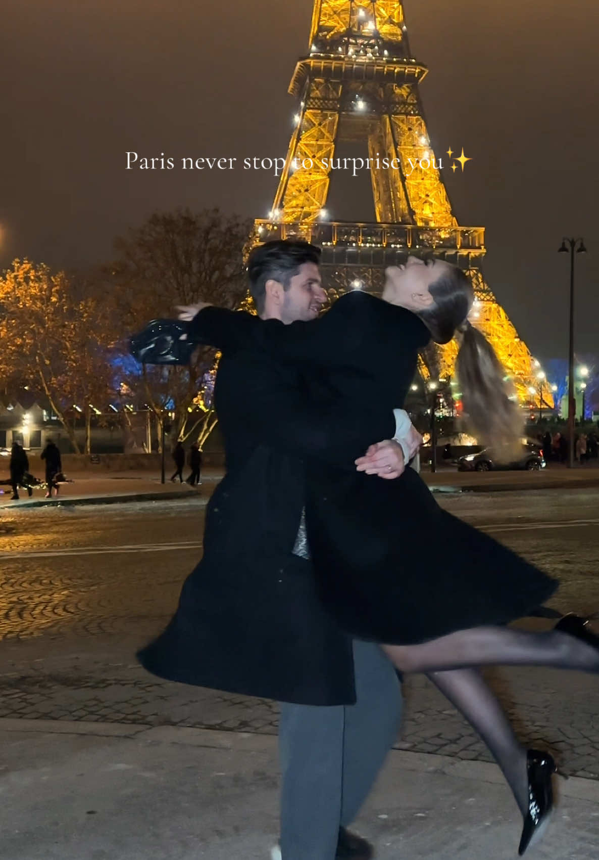 we moved to Paris 1 year ago and still Paris never stop to surprise us✨  #paris #parisianstyle #parisianlife #parisianaesthetic #livinginparis #couple #eiffeltower #styletips 