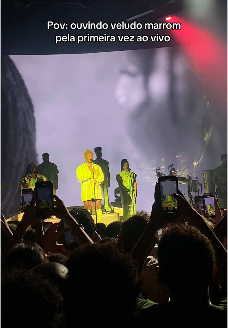 Veludo marrom ao vivo 🥹🤧  #liniker #caju #veludomarrom  