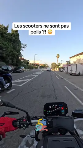 Les scooters ne sont pas polis ?! 😳 #motard #motards #motardfrance #motardmafia #dailyobservation #motofr #motofrance #quotidien #motovlog #motarde #scooter 