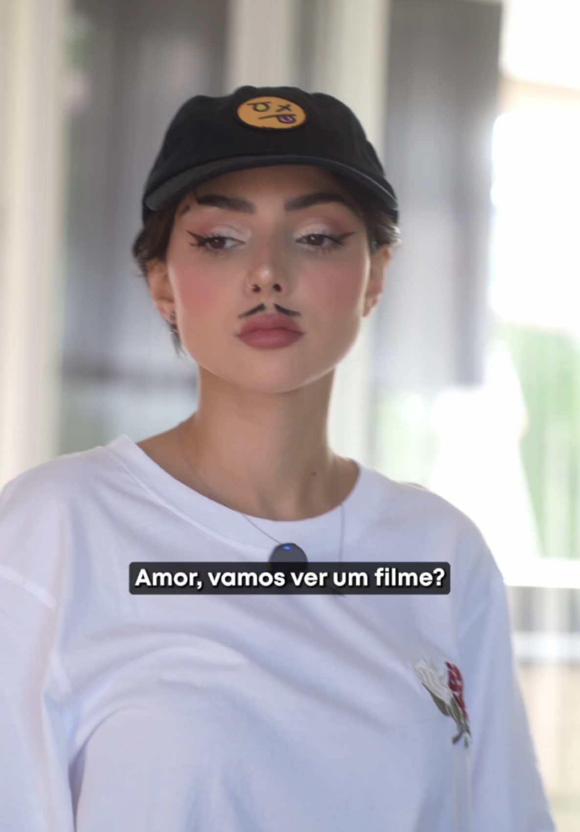 Por aí também é assim? Eu já aprendi que “não sei, pode escolher” abre um portal pra um looping temporal que se repete viciantemente até que ambos cheguem num consenso - e esse consenso não chega nunca! Mas tenho certeza de que vai ser unânime a vontade de ir até a CCXP ver o painel do Apple TV de lançamento de “Entre Montanhas” com o elenco da série. Bora? O painel acontece dia 7/12 e eu espero todos vocês pra viver esse momento ÉPICO comigo! #AppleTv #PubIi #EntreMontanhas #TheGorge @CCXP 