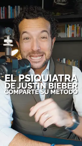 La fortaleza mental no es algo reservado para unos pocos; es una habilidad que podemos construir con las herramientas correctas. El psiquiatra Daniel Eymann, con décadas de experiencia, utiliza un ejercicio simple pero poderoso llamado “Una Página Milagrosa”. Escribe lo que realmente deseas en tu vida: relaciones, salud, trabajo, espiritualidad. Luego, pregúntate diariamente si tus acciones te acercan a esos objetivos. Este método crea claridad y coherencia entre tus metas y tus comportamientos.  ¿Estás listo para alinear tus acciones con tus sueños? #mentor #motivacional #crecimiento #personal #mentalidad #mindset #boostyourmind @proctorgallagher @danieleymann @Bob Proctor 