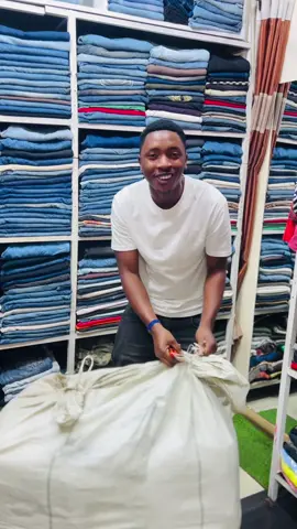 #boyfriend #jeans #baggyjeans #newtrend #kigalitiktok🇷🇼🇷🇼 #rwandatiktok🇷🇼 #piqueoutfitstyle #kingofjeans @Rayvanny #peponi #shopp #outfit #nigeriantiktok🇳🇬 #fashontiktok #shein #secondhandfashion #first 