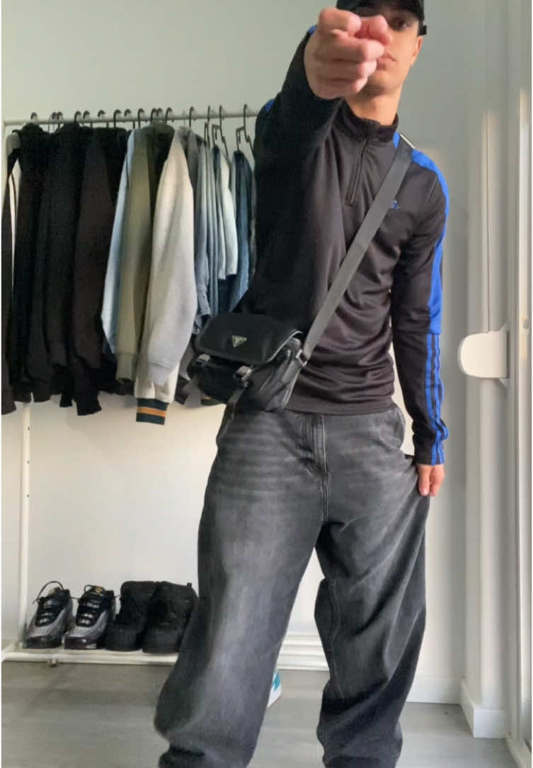 Demorou a fazer fds #fashiontiktok #fy #growthproject #outfitsideas #shox #tn #sportlife #fashionhacks #fashion   