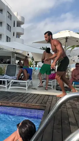 It's really unexpected ☺️fall 🦘🤣 #fall #falling #slippery #slip #incident #jumping #swimmingpool #ashamed #fit #GymTok #workoutathome #fyp #fypシ #foryoupage #foryoupageofficiall 