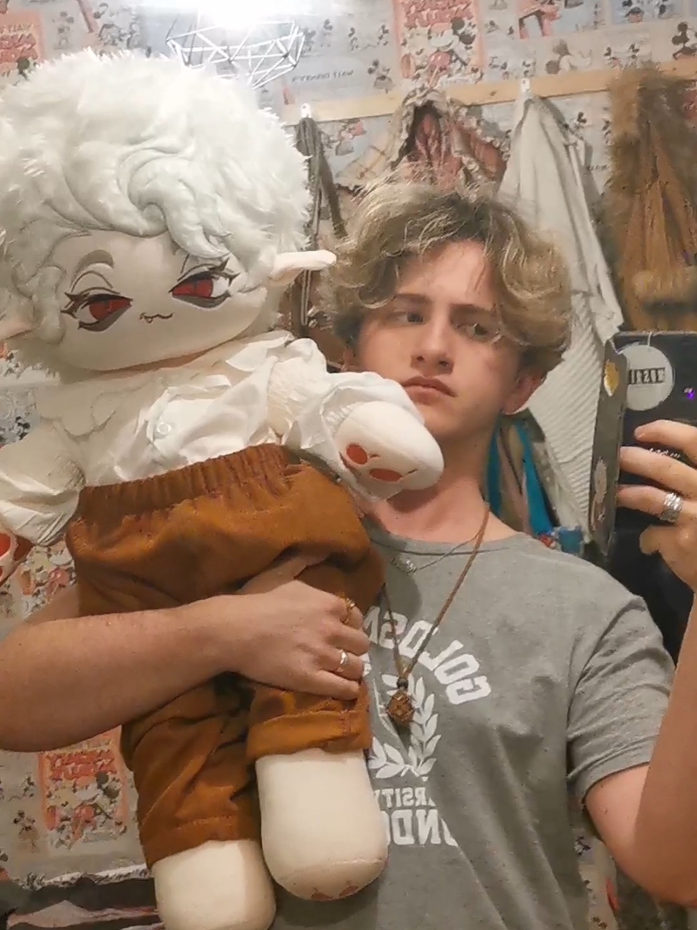 we now have a child i guess @leiaerith #astarion #baldursgate3 (the plushy is made by wastecat on kofi) 