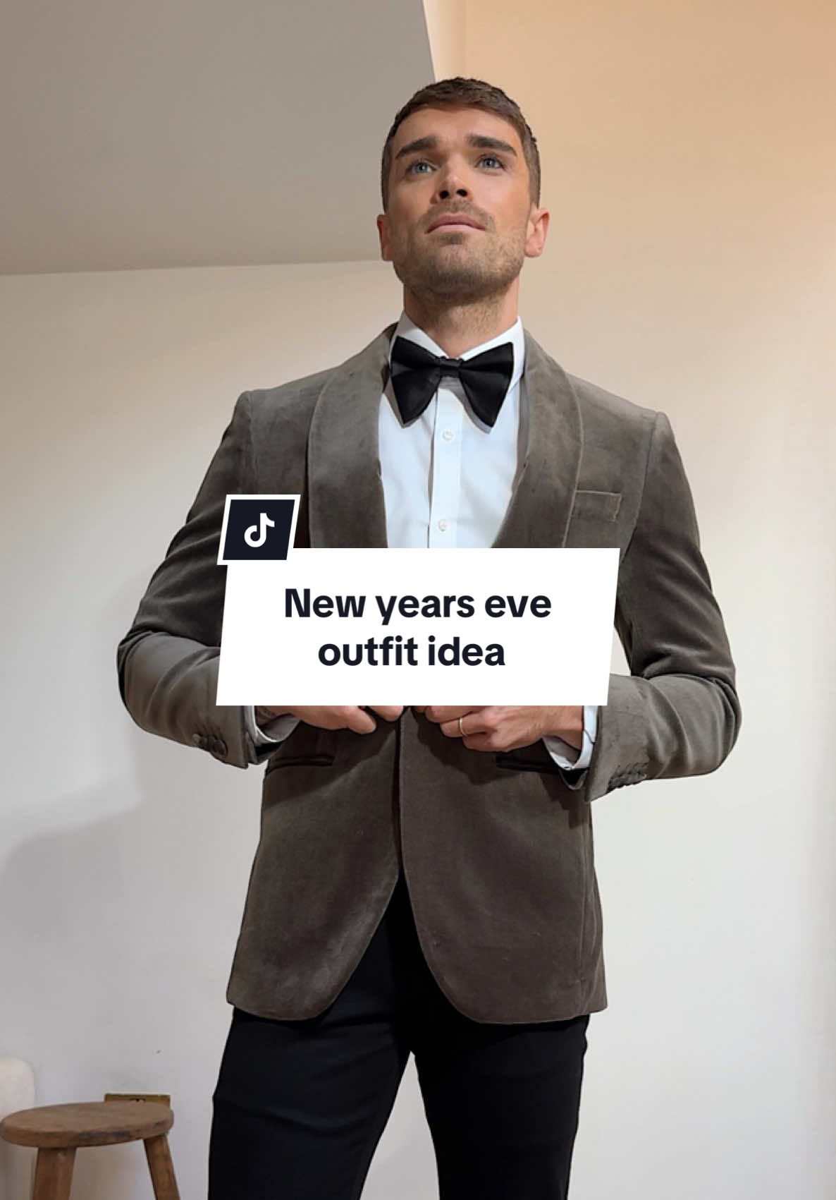 What to wear on New Years Eve 🤝🏼 A well put together mens outfit for you to wear for new years celebrations approaching. #mensoutfit #bowtie #outfit #menswear #mensclothing 